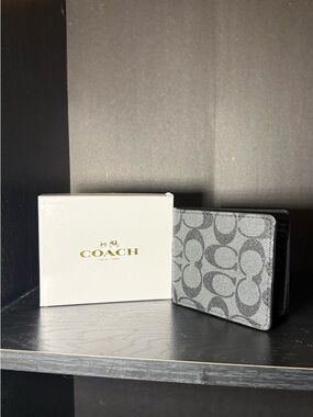 Coach Men's Signature Card Case in Grey and Black